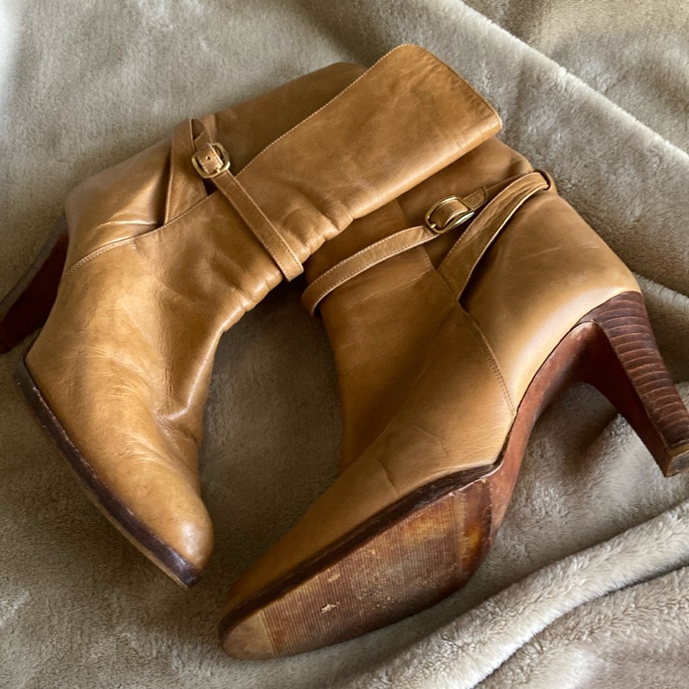 Stylish Tan Leather Ankle Boots - Picture 2 of 3